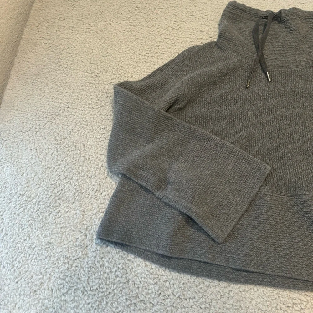 LULULEMON RETREAT YOURSELF PULLOVER IN HEATHERED CORE DARK GREY SIZE XS/S
